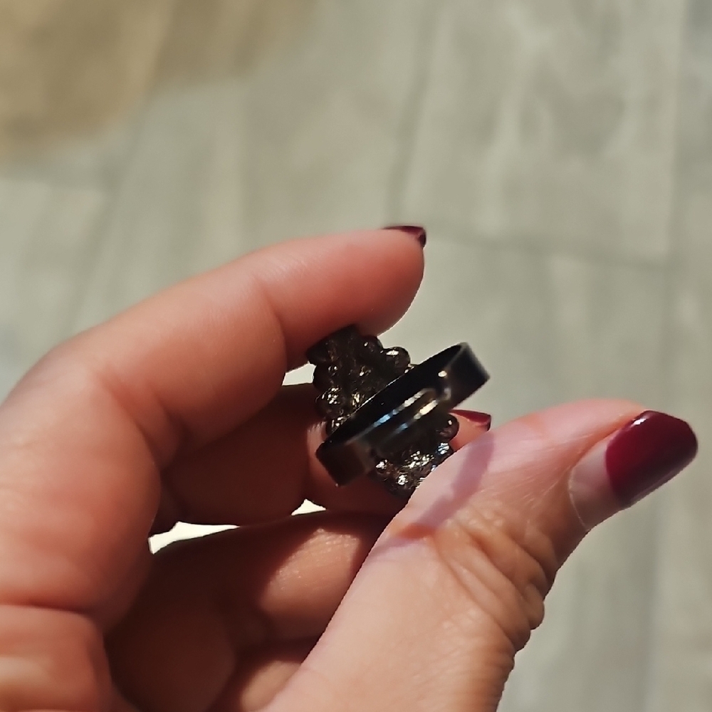 Elegant Black Stone Ring - Picture 3 of 4